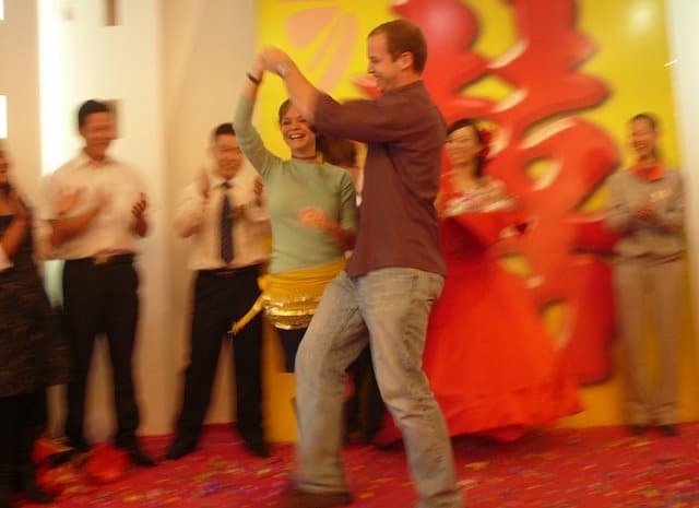 China wedding dance Teaching the bride and groom to dance