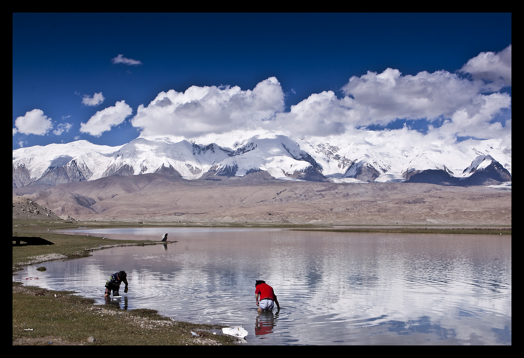 Travel to Karakul Lake in Xinjiang, China