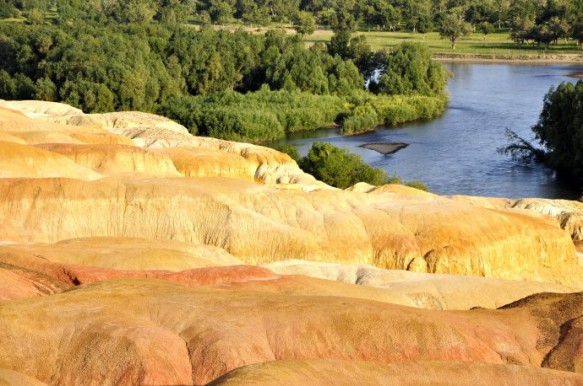 Wucaitan Contrast Land contrast at Xinjiang's Wucaitan, Five Coloured Hills