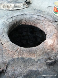 A Uyghur oven where bread and samsa are baked