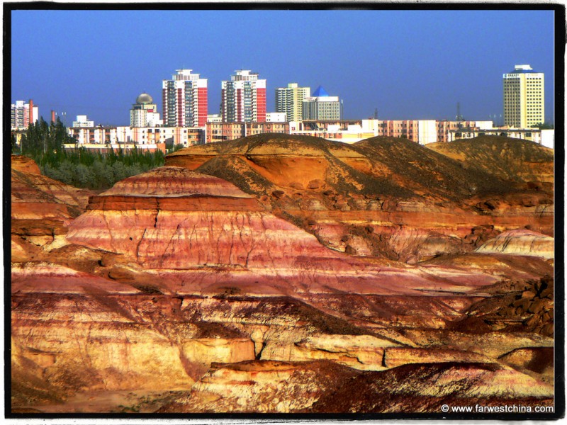 A colorful desert picture of Karamay