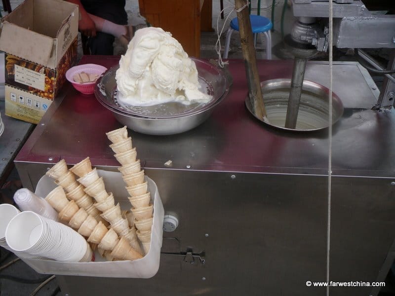 A street vendor's Uyghur ice cream cart