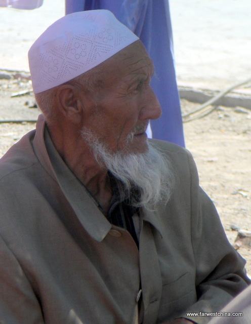 An elderly Hui Muslim wearing his white hat