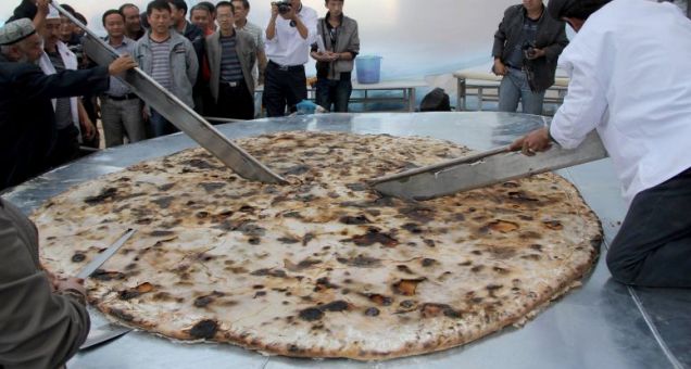 Xinjiang boasts the world's largest Uyghur flatbread (naan)