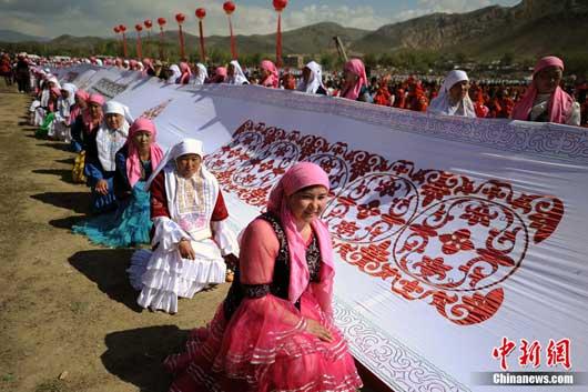 Xinjiang boasts the world's longest Kazakh tablecloth