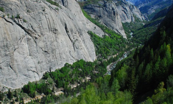 A view of the Keketuohai canyon from above