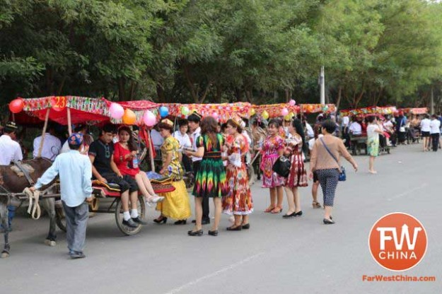 A mass Uyghur wedding in Turpan, Xinjiang