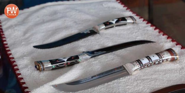 Mehmet's hand-made Yengisar Knives in Xinjiang