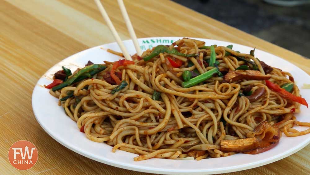 Xinjiang Street Food Delicious Karamay Fried Yellow Noodles