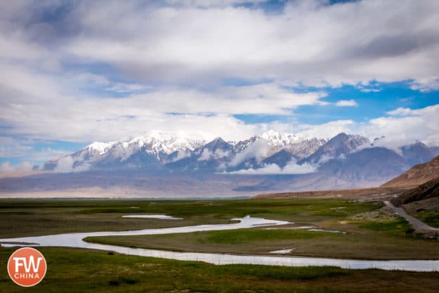 The Taheman (塔合曼) grasslands along the Karakoram Highway in Xinjiang, China