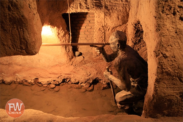 A primitive Uyghur level used to build the karez in Turpan, Xinjiang